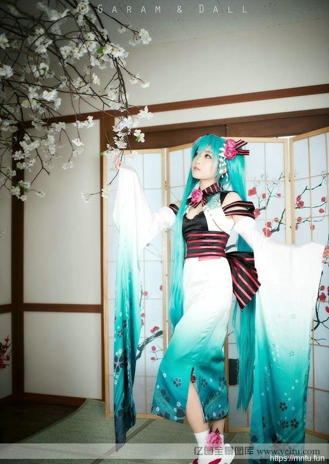 精致美女初音COS美腿酥胸清纯诱惑