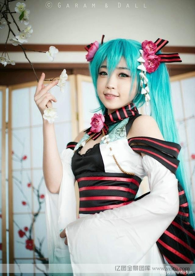 精致美女初音COS美腿酥胸清纯诱惑