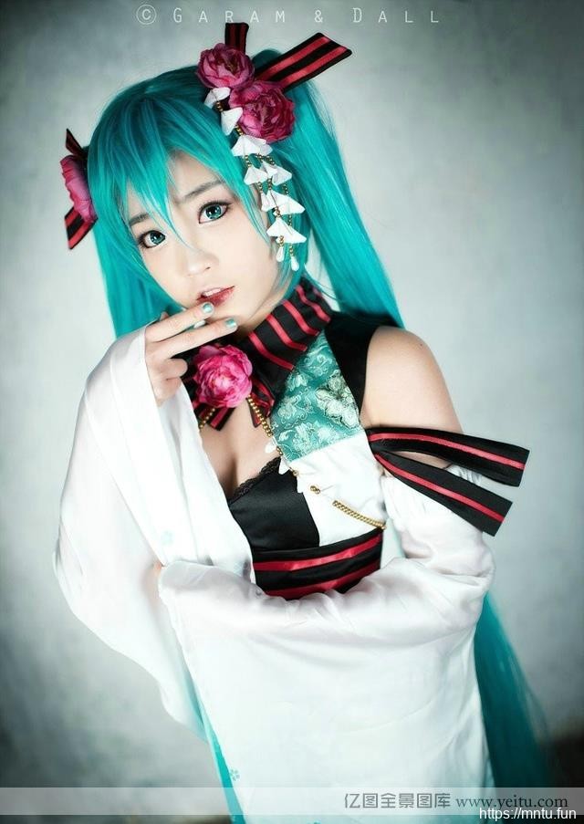 精致美女初音COS美腿酥胸清纯诱惑
