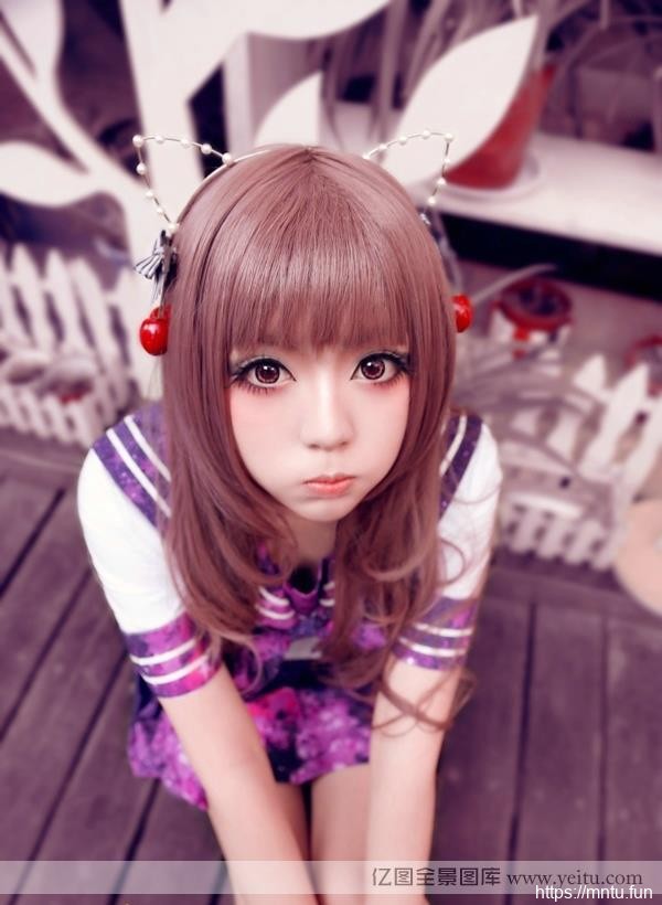 萌萌的大眼美少女cosplay写真