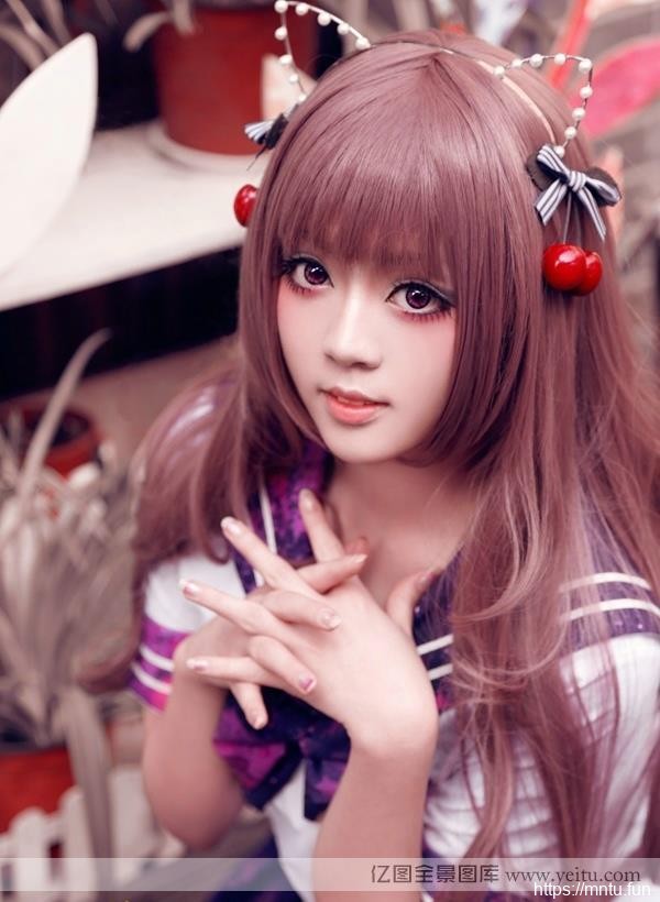 萌萌的大眼美少女cosplay写真