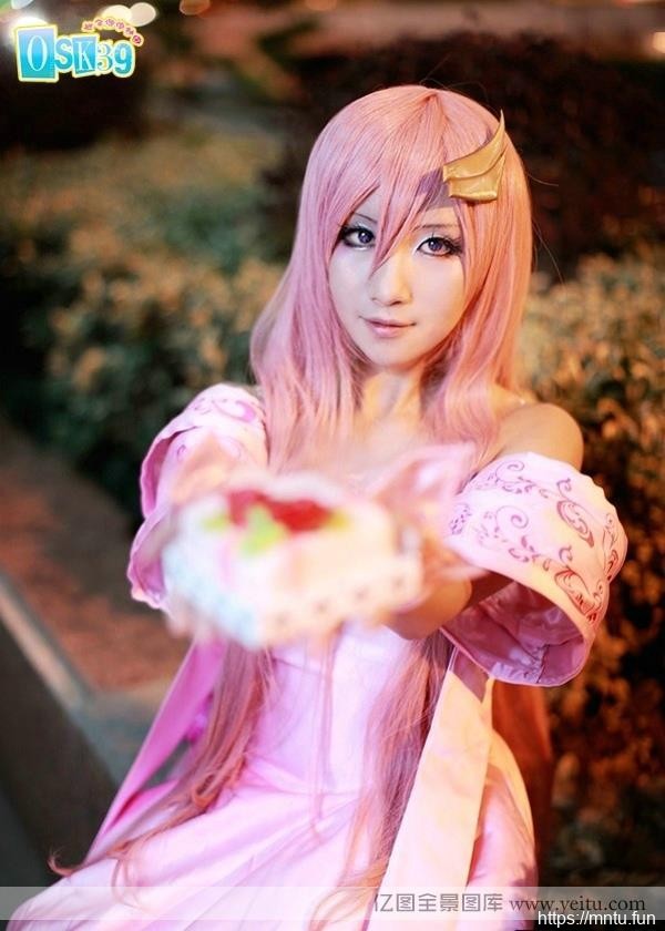 粉色系妹子迷人纯情cosplay