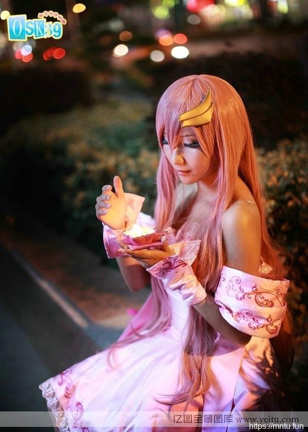 粉色系妹子迷人纯情cosplay