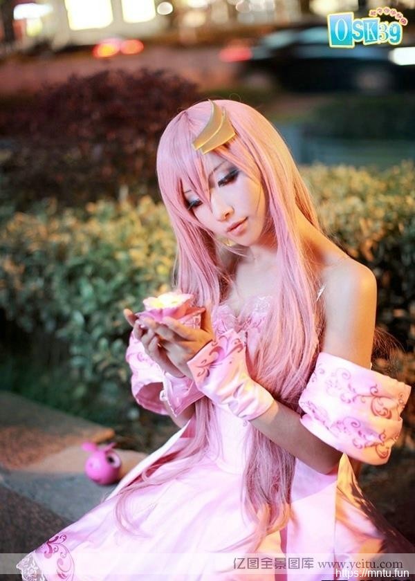 粉色系妹子迷人纯情cosplay