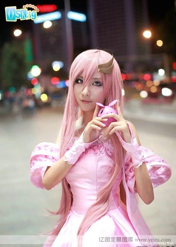 粉色系妹子迷人纯情cosplay