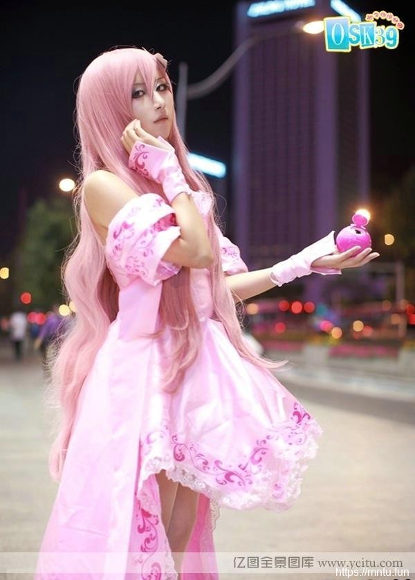 粉色系妹子迷人纯情cosplay