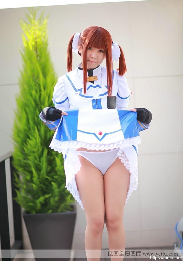 日系清纯美女性感迷人绝色姿态