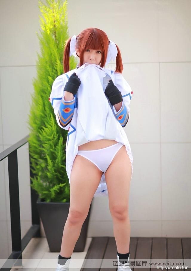 日系清纯美女性感迷人绝色姿态