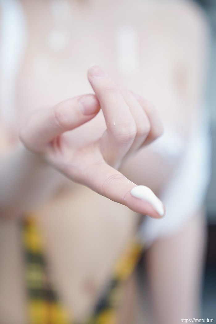 童颜巨乳UU酱吊带秀爆乳勾魂夺魄