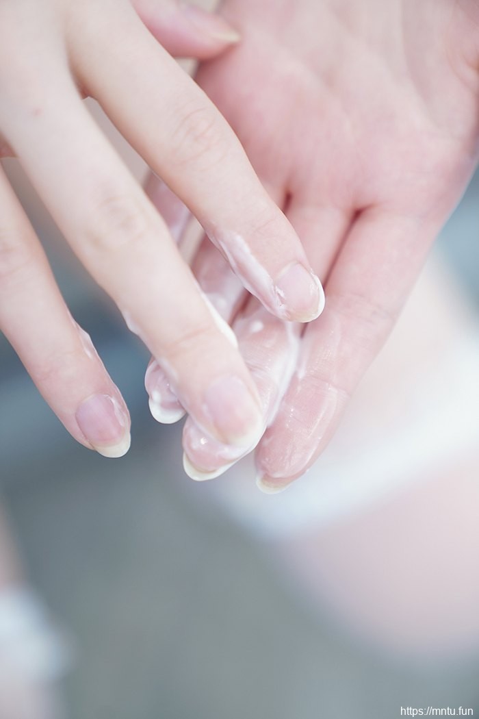 童颜巨乳UU酱吊带秀爆乳勾魂夺魄