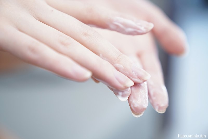 童颜巨乳UU酱吊带秀爆乳勾魂夺魄