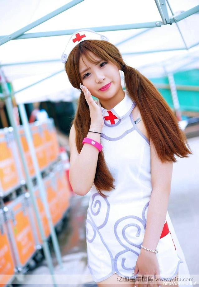 动漫展诱惑美艳护士coslolita和cosplayplay制服诱惑