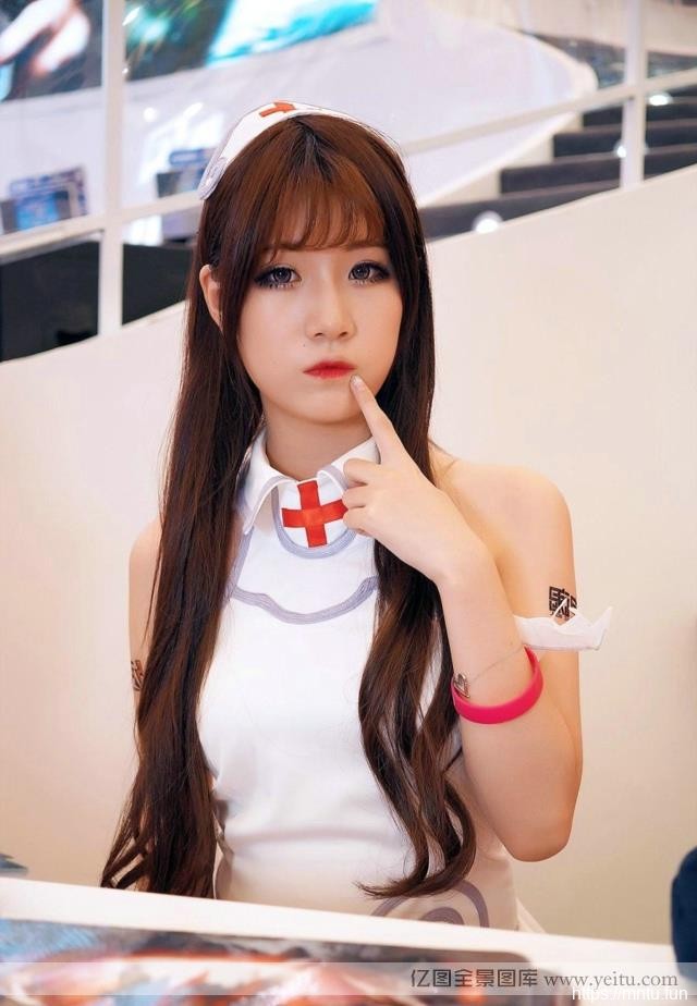 动漫展诱惑美艳护士coslolita和cosplayplay制服诱惑