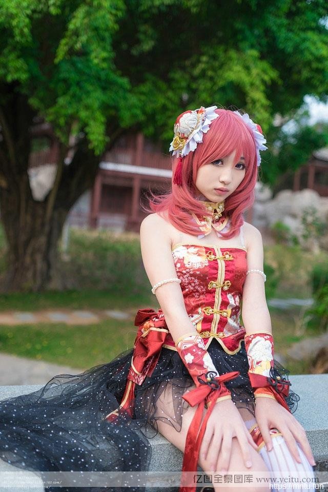 古装cosplay壁纸侠女帅气cosplay室外性感写真