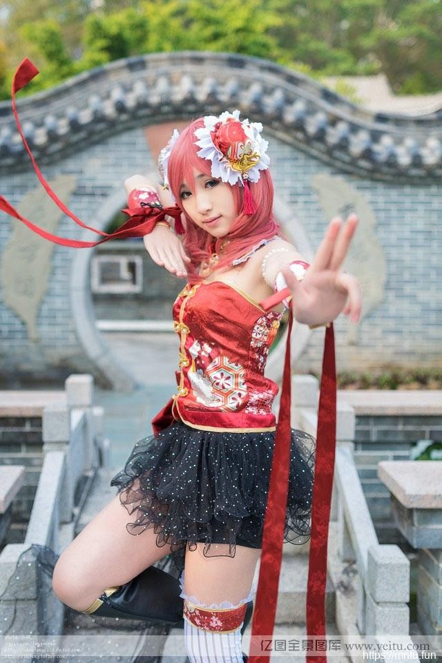 古装cosplay壁纸侠女帅气cosplay室外性感写真