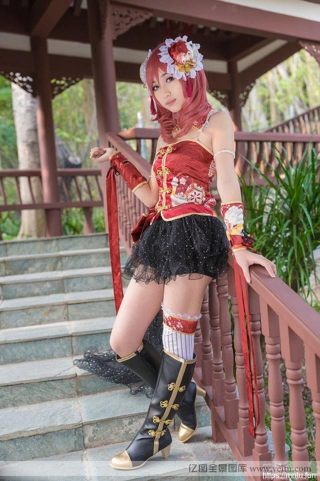 古装cosplay壁纸侠女帅气cosplay室外性感写真