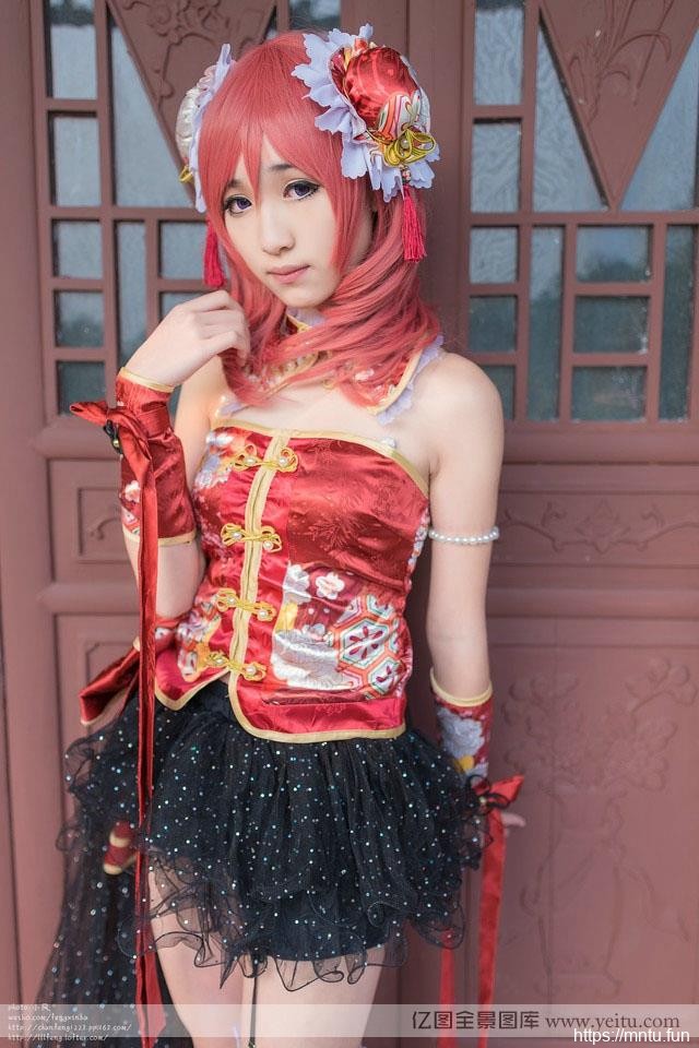 古装cosplay壁纸侠女帅气cosplay室外性感写真