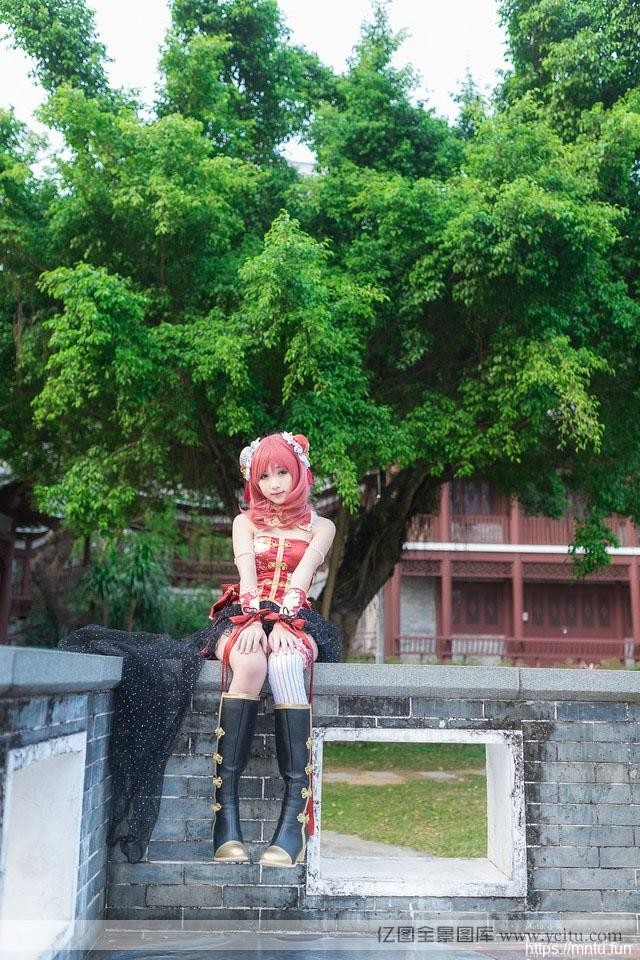 古装cosplay壁纸侠女帅气cosplay室外性感写真