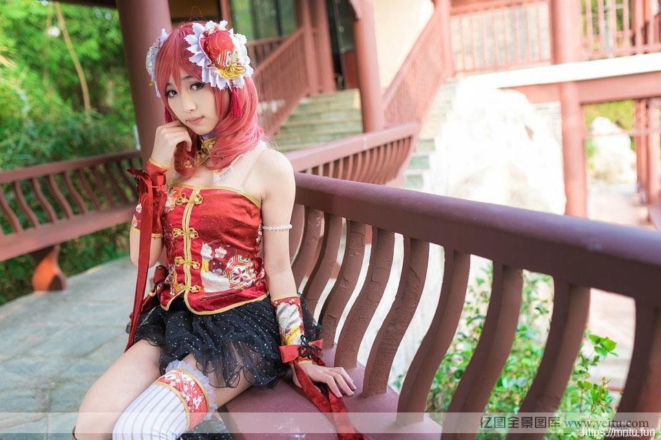 古装cosplay壁纸侠女帅气cosplay室外性感写真