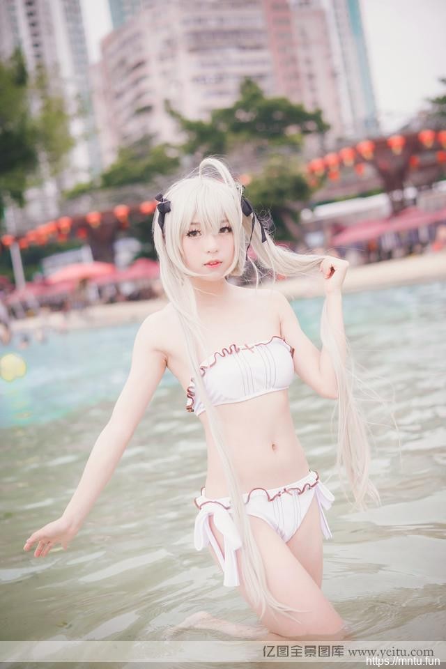 粉嫩美少女女装cosplay沙滩性感cosplay