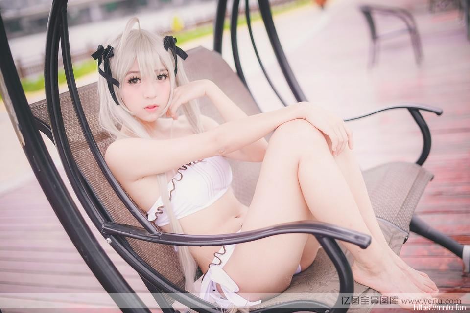 粉嫩美少女女装cosplay沙滩性感cosplay