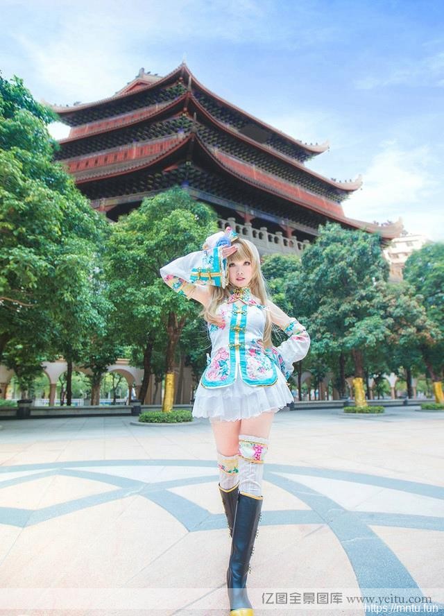 清纯萝莉室外街头cospllolita和cosplayay青春秀