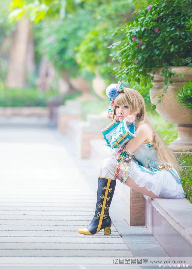 清纯萝莉室外街头cospllolita和cosplayay青春秀