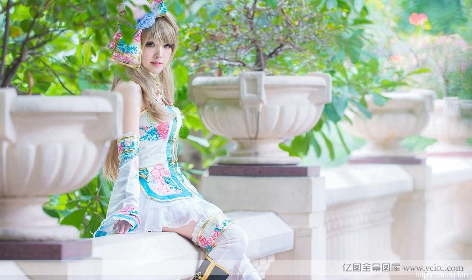 清纯萝莉室外街头cospllolita和cosplayay青春秀