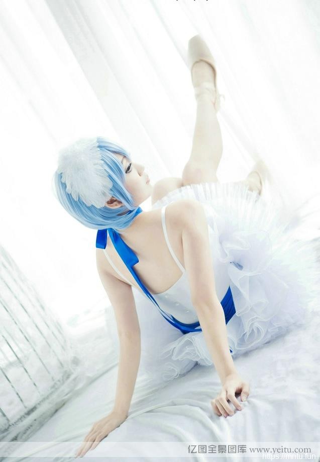 短发可爱小萝莉coscosplay制服play清纯写真