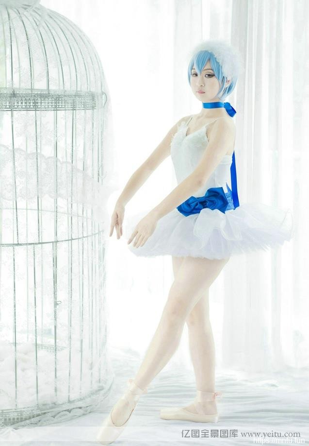 短发可爱小萝莉coscosplay制服play清纯写真