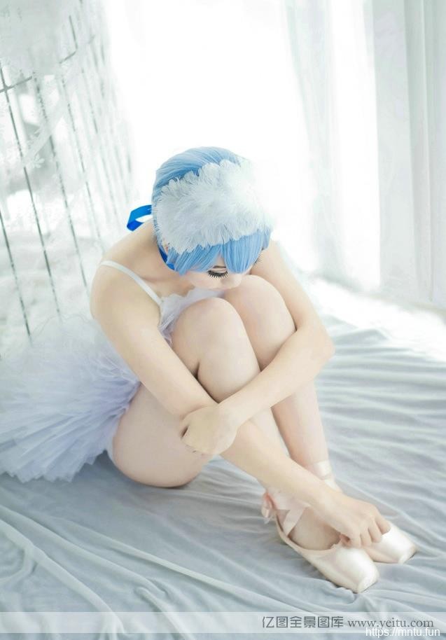 短发可爱小萝莉coscosplay制服play清纯写真