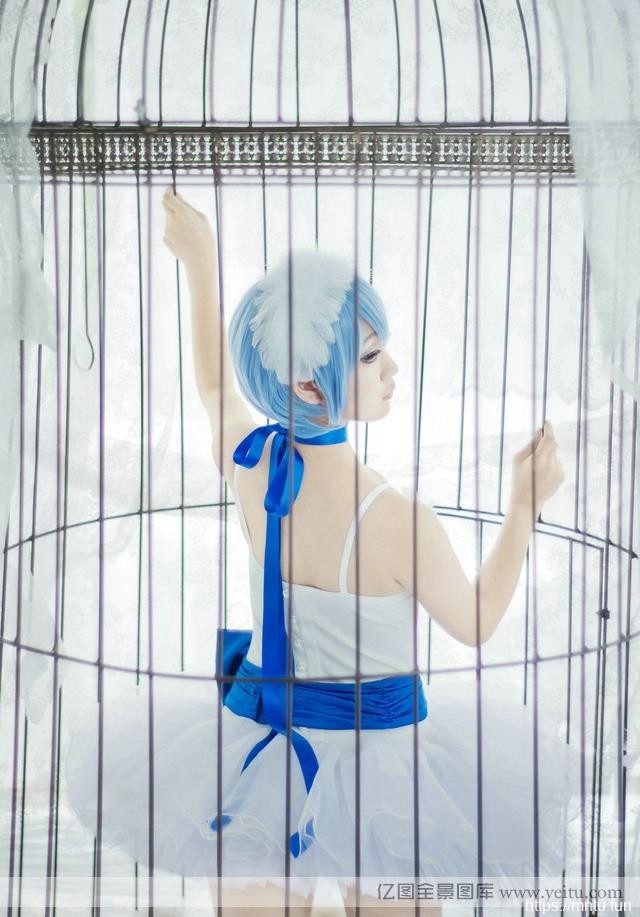 短发可爱小萝莉coscosplay制服play清纯写真