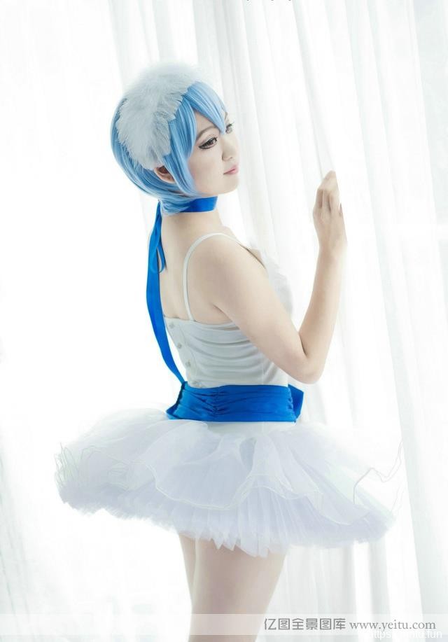 短发可爱小萝莉coscosplay制服play清纯写真