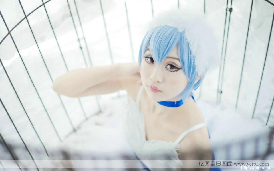 短发可爱小萝莉coscosplay制服play清纯写真