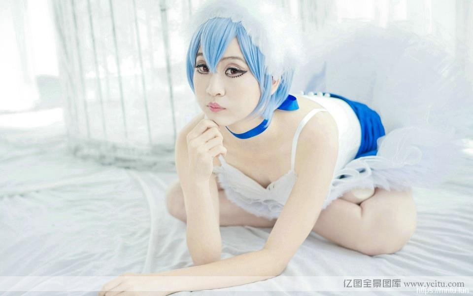 短发可爱小萝莉coscosplay制服play清纯写真