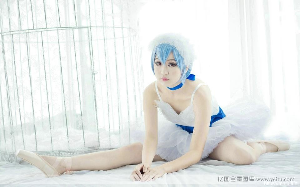 短发可爱小萝莉coscosplay制服play清纯写真