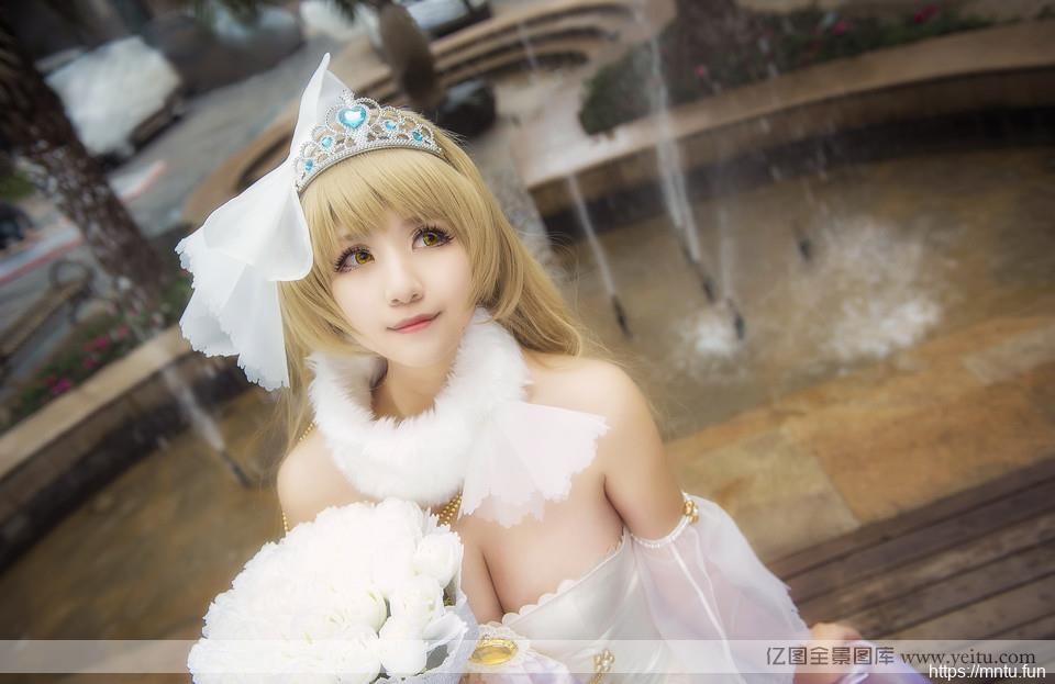 童颜巨乳美女cosplaycos全套街拍