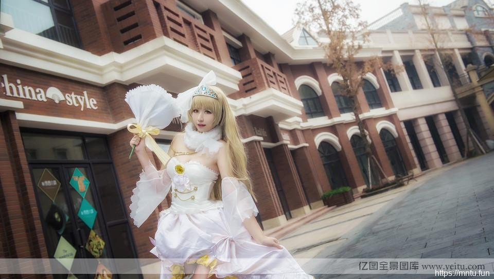 童颜巨乳美女cosplaycos全套街拍