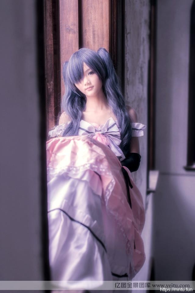 粉嫩白皙cosplay壁纸娃娃脸美女华丽cosplay