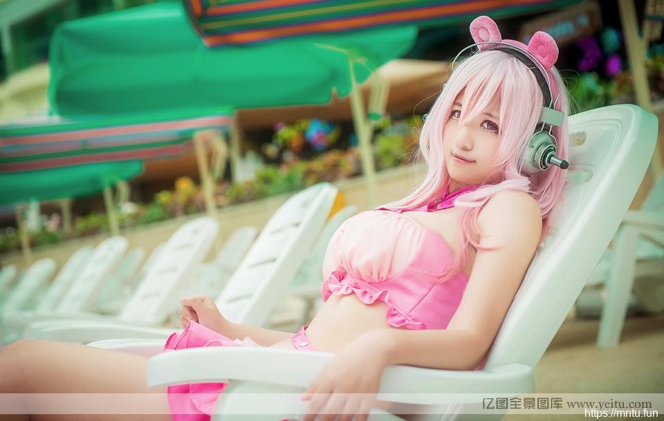 粉嫩白皙性感cosplay系列女孩cosplay写真