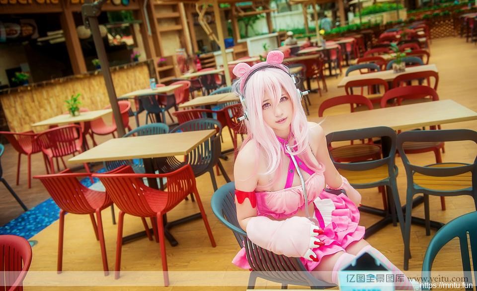 粉嫩白皙性感cosplay系列女孩cosplay写真