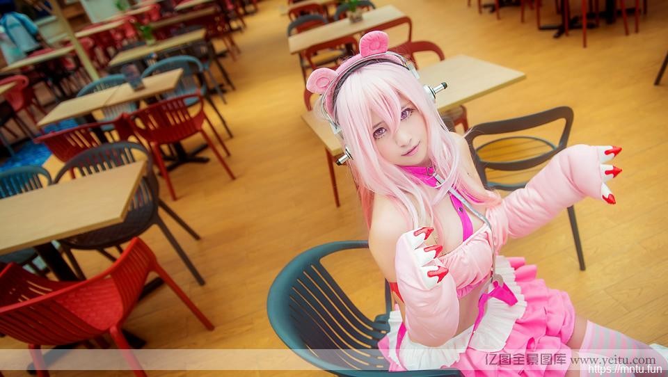 粉嫩白皙性感cosplay系列女孩cosplay写真