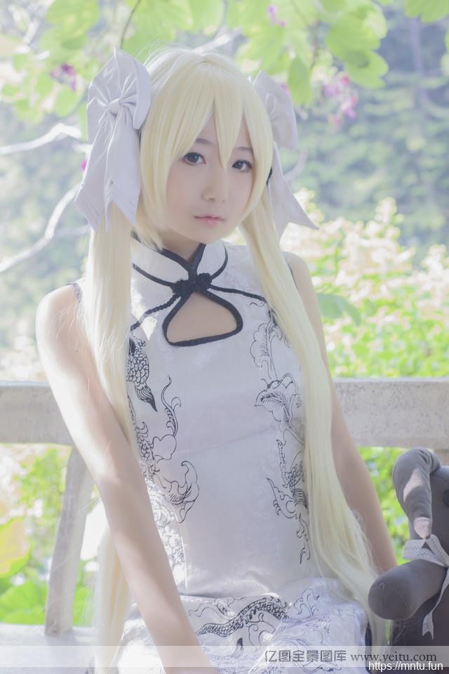 白皙女孩肉嘟嘟室外cosplay女装清新cosplay