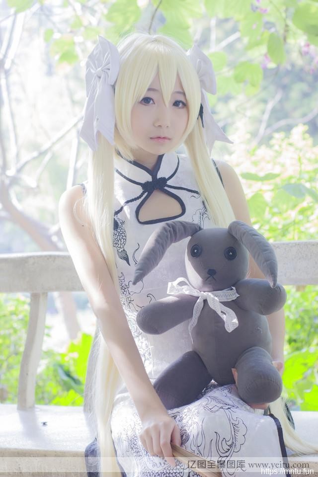 白皙女孩肉嘟嘟室外cosplay女装清新cosplay