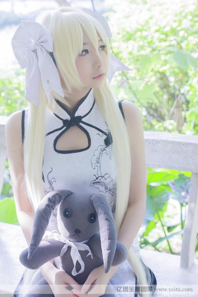 白皙女孩肉嘟嘟室外cosplay女装清新cosplay