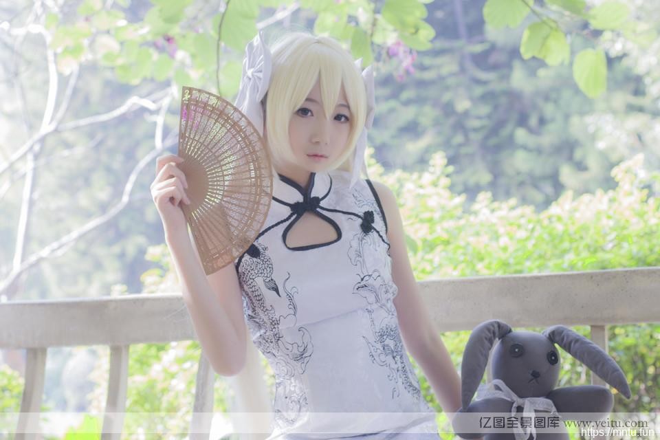 白皙女孩肉嘟嘟室外cosplay女装清新cosplay