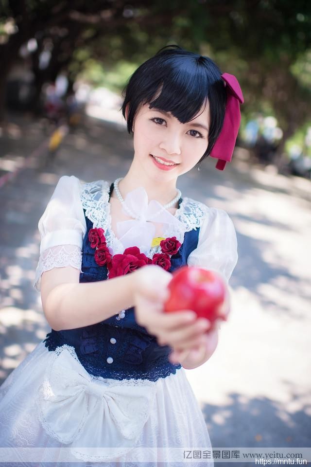 动漫展的甜美蓝衣美女co同人cosplaysplay