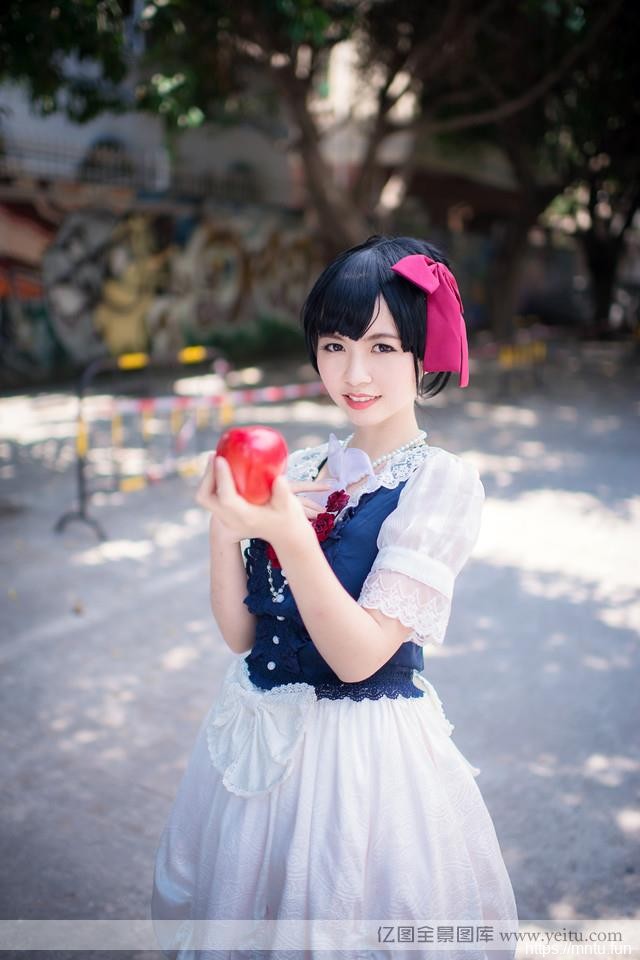 动漫展的甜美蓝衣美女co同人cosplaysplay