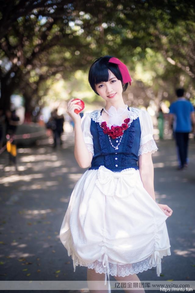 动漫展的甜美蓝衣美女co同人cosplaysplay