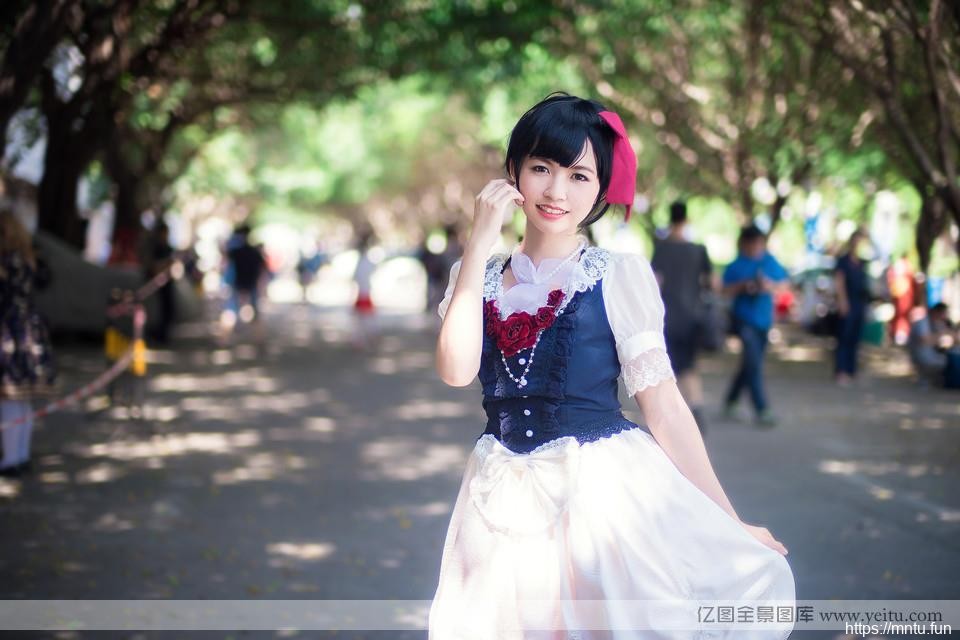 动漫展的甜美蓝衣美女co同人cosplaysplay